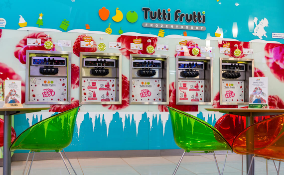 Frozen yogurt hot sale stand